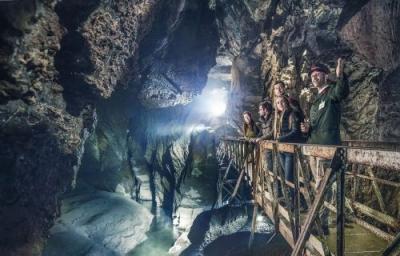 grotte-de-han-groupe-lighter-400 for Domaine des Grottes de Han