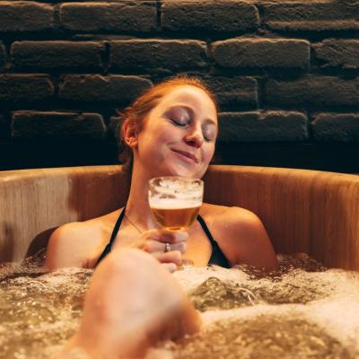 bathandbarley-relax-with-beer-in-bath-400 for Bath & Barley the Belgian beer spa